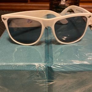 White sunnies